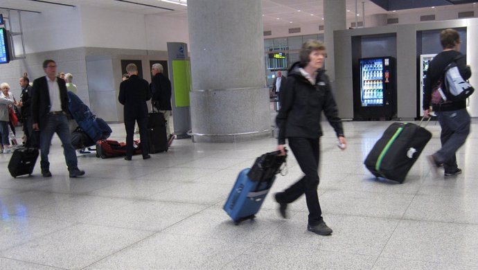 Pasajeros En El Aeropuerto De Málaga