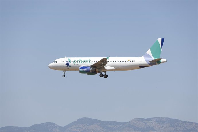 Primer Avión De Orbest Con La Nueva Marca Corporativa