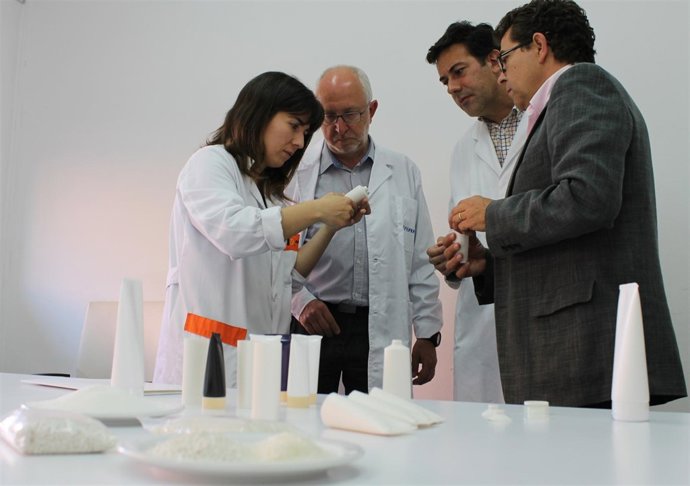 Técnicos con el biotubo