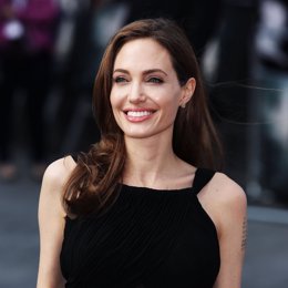 LONDON, ENGLAND - JUNE 02:  Angelina Jolie attends the World Premiere of 'World 