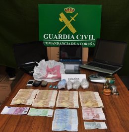 Material incautado por la Guardia Civil en Pontedeume