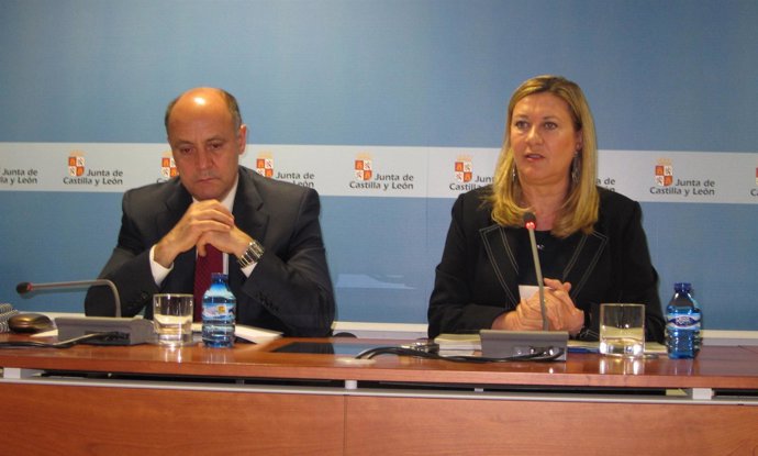 Pilar del Olmo presenta la contabilidad trimestral junto a José A. Baeta