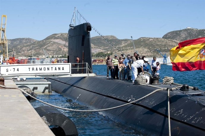 Actividad Día Fuerzas Armadas en submarino Tramontana