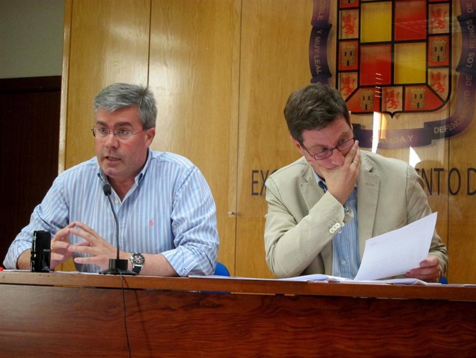 Fernández de Moya y Contreras presentan la liquidación presupuestaria de 2012.