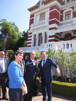  Juan Miguel Villar Mir Y La Alcaldesa De Gijón.