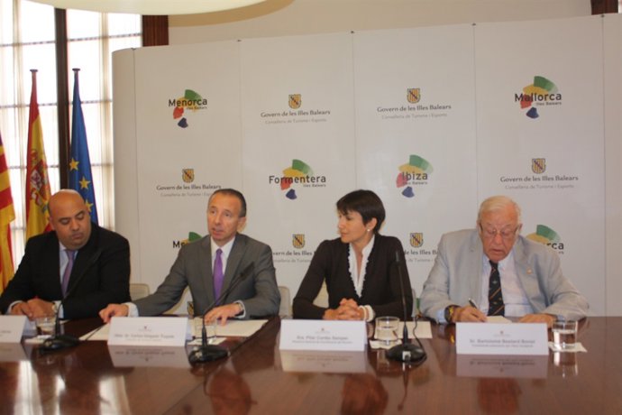 El director general de Turimo; el conseller de Turismo