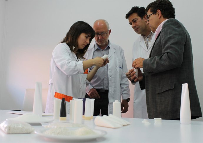 Técnicos con el biotubo