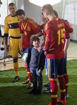 Valdés, Cesc, Cazorla,Villa y Ramos con Dani, en rodaje del anuncio de Iberdrola