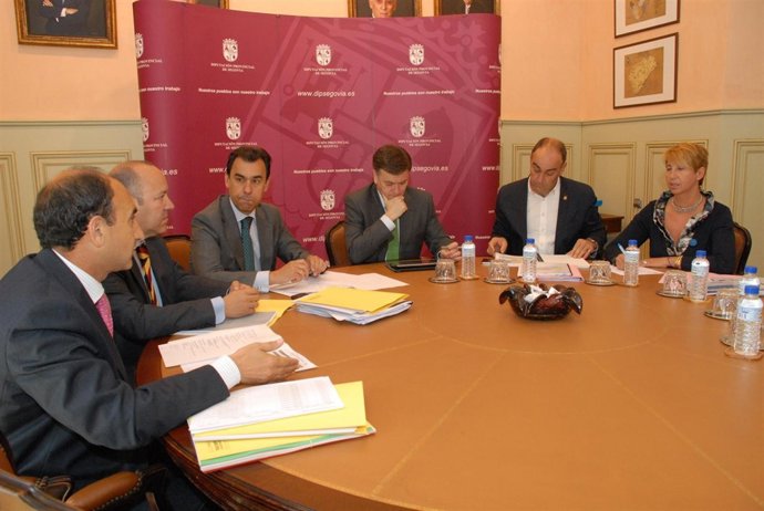 Reunión en la Diputación de Segovia. 