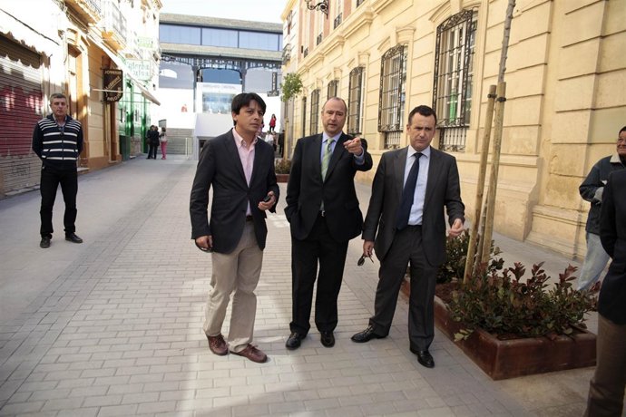 Guzmán, Rodríguez-Comendador y Venzal en las obras de peatonalización