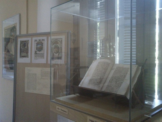 Imagen de un libro expuesto en el Archivo Municipal