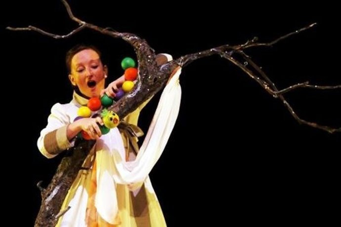 Escena de la obra 'Cucu Haiku' de Escena Miriñaque