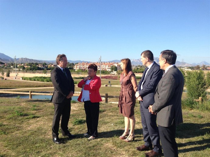 J.C. Moragues y Luisa Pastor, a la izquierda, junto al resto de autoridades