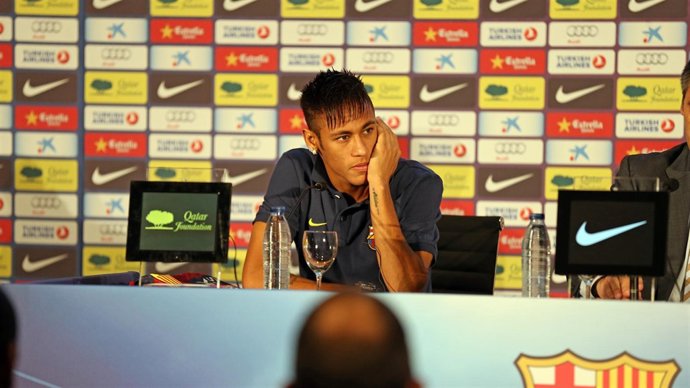 El jugador Neymar en su primera rueda de prensa