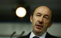 Rubalcaba se alegra por el dato del paro pero avisa de que "tras la primavera y el verano viene el otoño y el invierno"