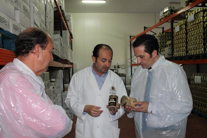 Lucas-Torres en fábrica conservas