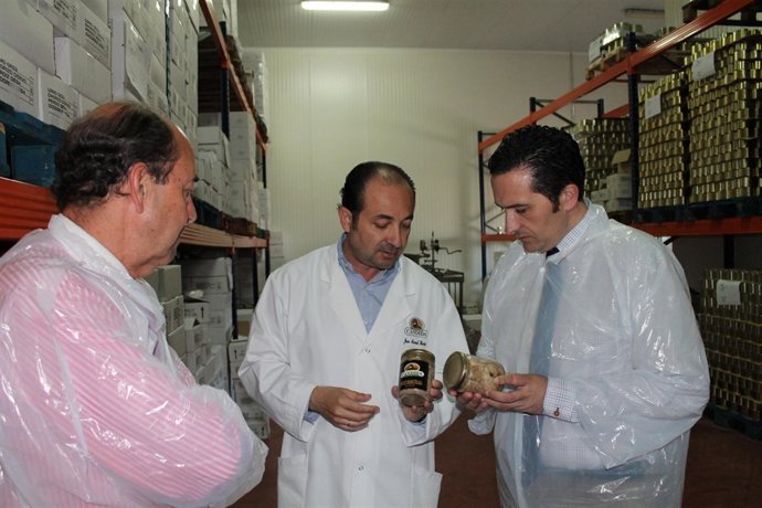 Lucas-Torres en fábrica conservas