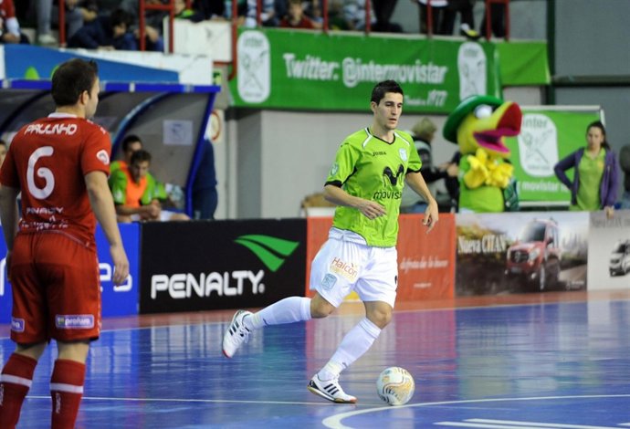 Carlos Ortiz, ante Paulinho, Inter Movistar-ElPozo