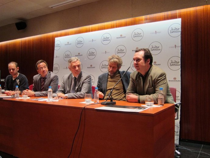 Participantes en la presentación de los talleres de la Escuela de Arte Dramático