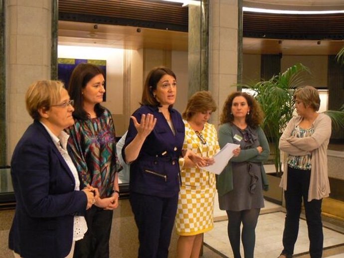 Portavoces del PSOE y asociaciones de Mujeres en el Congreso