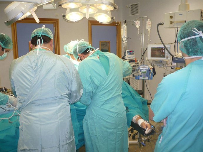 Cirujanos Intervienen En Una Operación De Trasplante