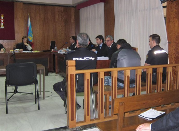 Acusado de matar a cuchilladas a su mujer en Alicante