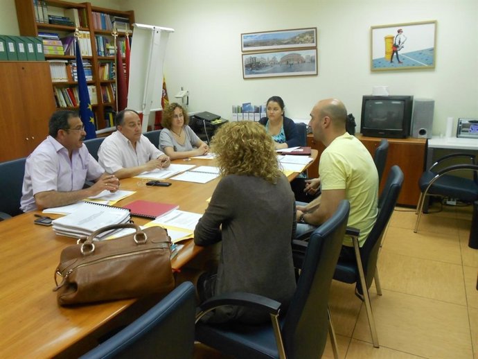 Puesta a punto de una treintena de colegios durante el verano