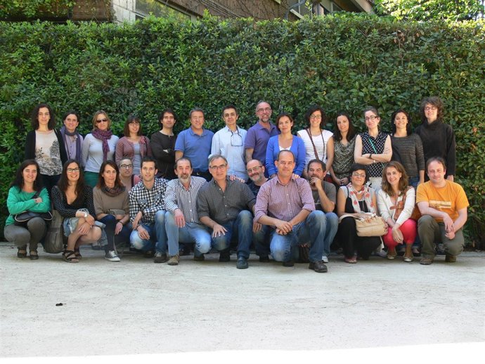 El grupo de participantes y profesores en el curso de formación.