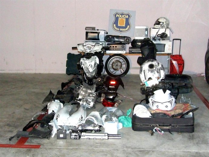 Motos recuperadas por Mossos en un taller de Calafell