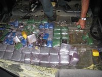 La Guardia Civil localiza en el puerto de Ceuta 317 kilos de hachís valorados en 500.000 euros ocultos en un autocar