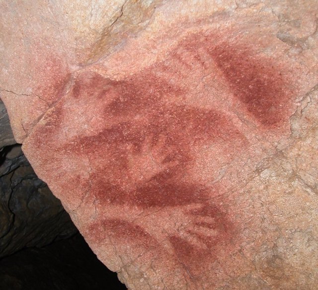 Manos. Arte rupestre en la cueva de El Salín (Cantabria)