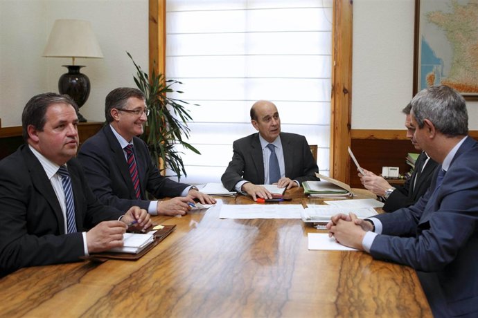 Alarcón y Blasco han presidido la reunión del Consorcio del Aeropuerto de Teruel