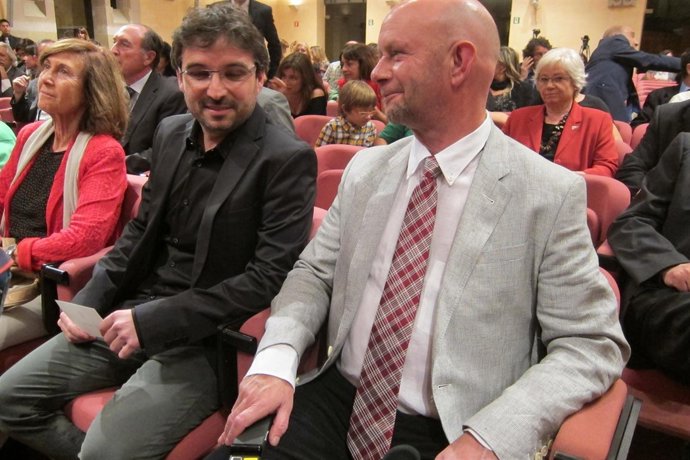 Los periodistas Jordi Évole y Nick Hornby