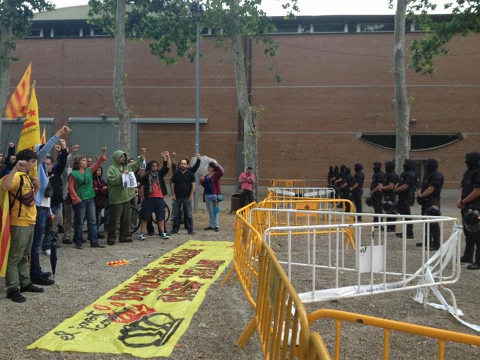 Manifestación contra la visita del Príncipe a Girona