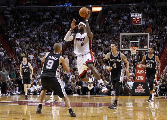 LeBron James y Tony Parker en el Miami Heat - San Antonio Spurs