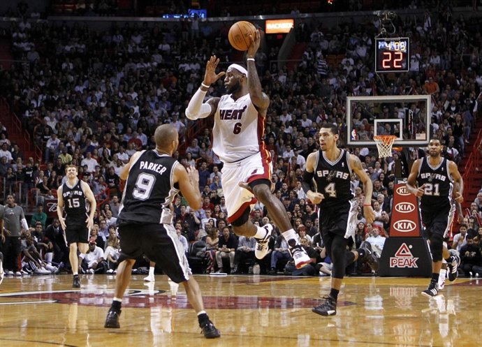 LeBron James y Tony Parker en el Miami Heat - San Antonio Spurs