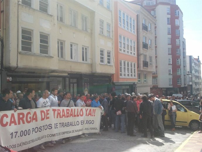 Protesta de trabajadores de Navantia frente a los juzgados de Ferrol