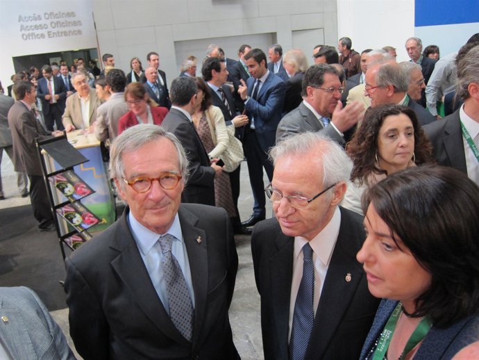 X.Trias (alc. Barcelona) M.Valls (pte.Cámara Barcelona) S.Recasens (t.Alcalde)