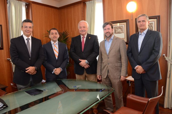Representantes del Cabildo y del Ayuntamiento