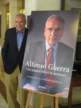 Alfonso Guerra presenta su libro 'Una página difícil de arrancar' en Sevilla