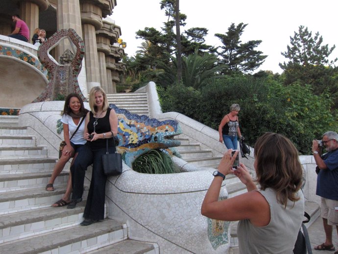 Turistas En El Parque Güell