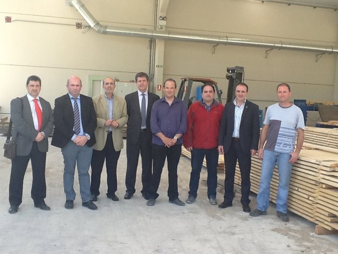 El consejero Esparza en el medio.