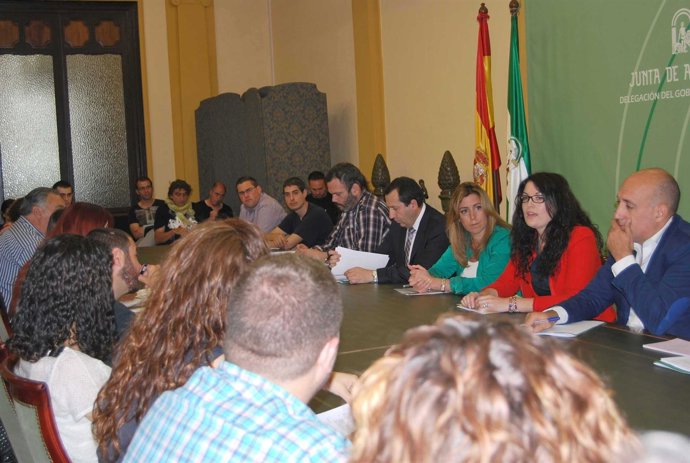 La consejera susana díaz con asociaciones juveniles de málaga