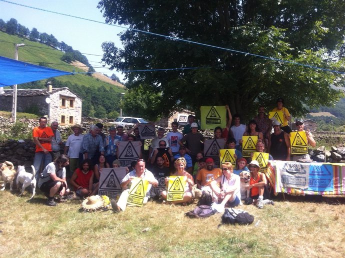 Participantes en la acción de protesta contra el fracking