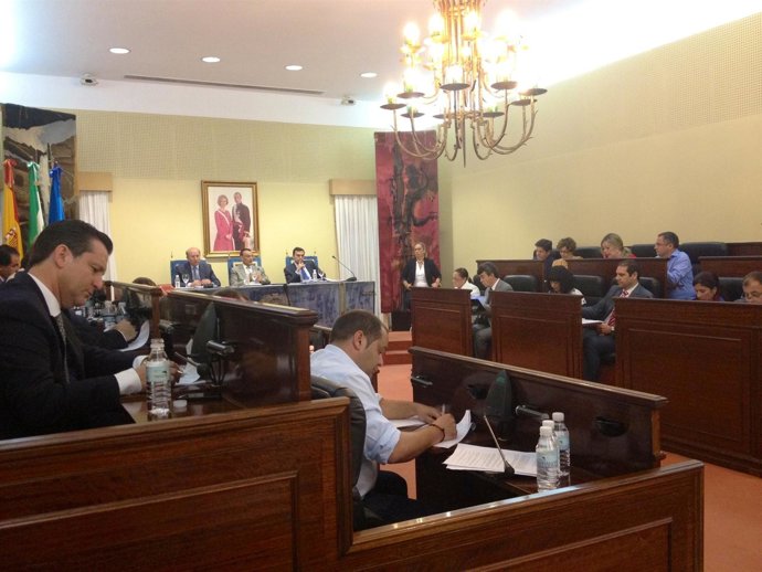 Imagen del pleno del mes de junio en la Diputación de Huelva.