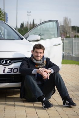 Iker Casillas con un Hyundai