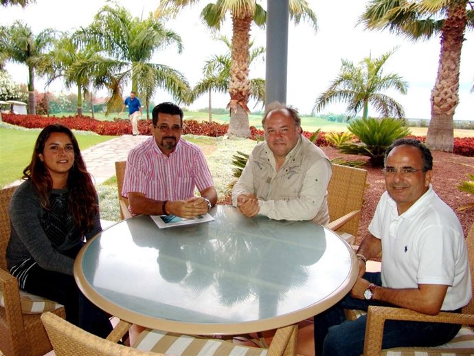 Reunión del alcalde con la productora