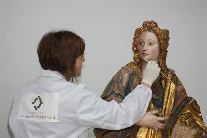 Restauración de la Virgen de la Magdalena, en este taller de la Fundación