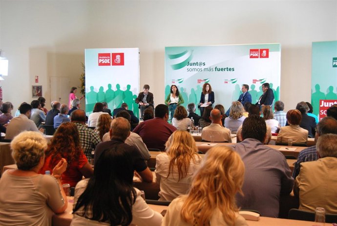 Montero en una charla coloquio sobre sanidad del PSOE-A