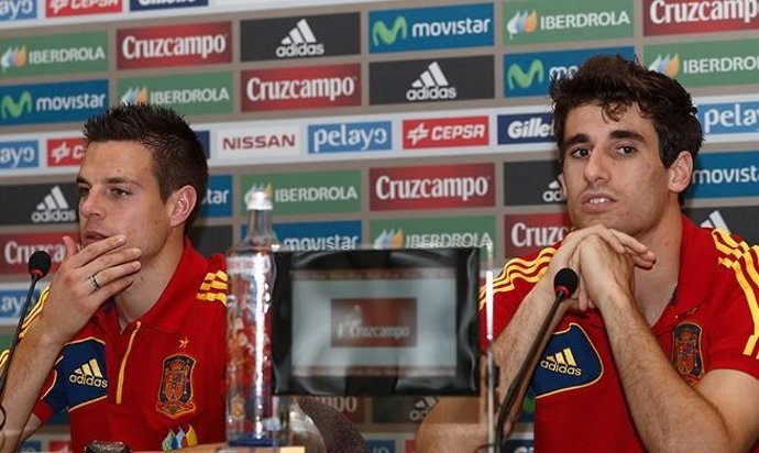 Azpilicueta y Javi Martínez en rueda de prensa
